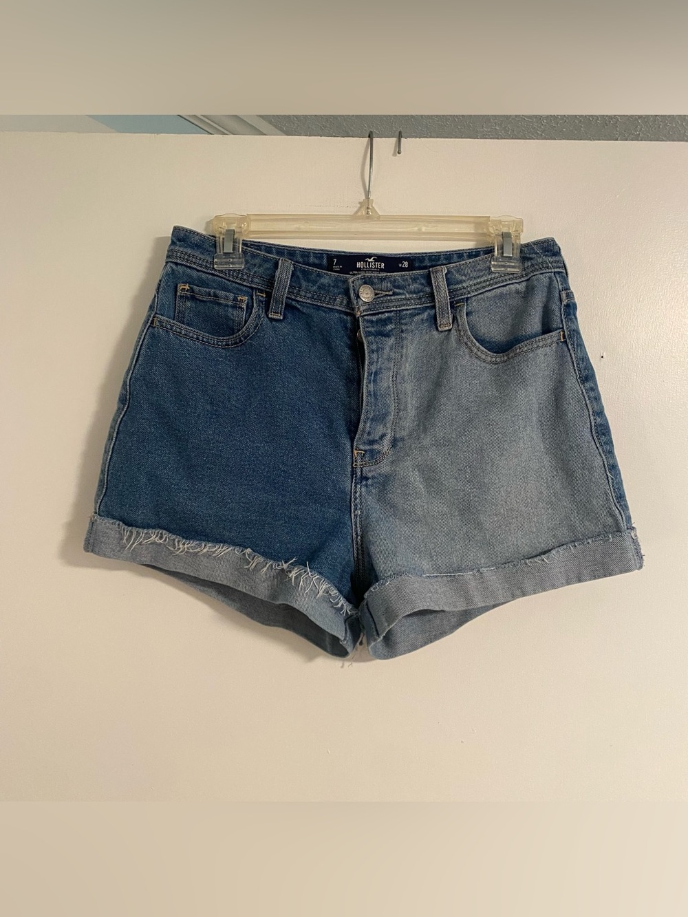 Hollister Two Tone High Rise Mom Jean Shorts Women’s 7/28 Light & Dark Wash Boho
